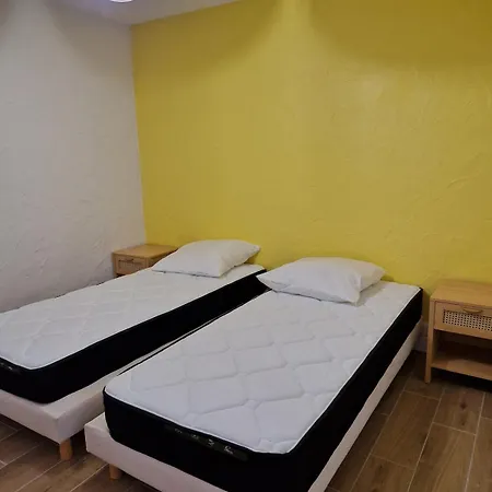 4 Personnes - 2 - Avec Jardin Privatif شقة